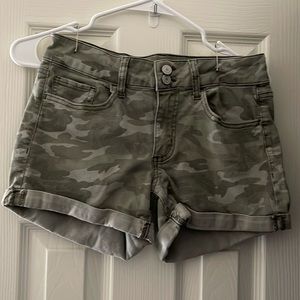SO Favorite Midi Green Camo Shorts